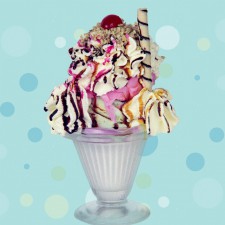 Beijo Frio - SUNDAE MARSHMELLOW Beijo Frio - SUNDAE MARSHMELLOW <br/> 3 bolas de sorvete, chantily, calda de morango, chocolate e caramelo, marshmellow, castanha, biscoito e cereja.