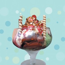 Beijo Frio - TAÇA A1 Beijo Frio - TAÇA A1 <br/> 4 Bolas de sorvete, chantilly, caldas de morango, chocolate e caramelo, calda de chocolate quente, cereja, castanha e biscoito.