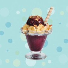 Beijo Frio - TURBINADA <br/> 2 Bolas de sorvete de açaí, banana, granola, mel e biscoito.